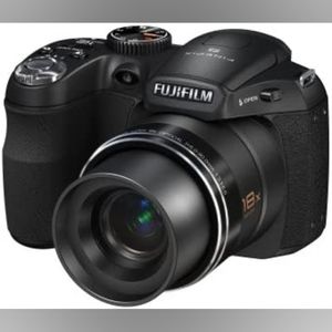 Fujifilm FinePix S1800 Digital Camera